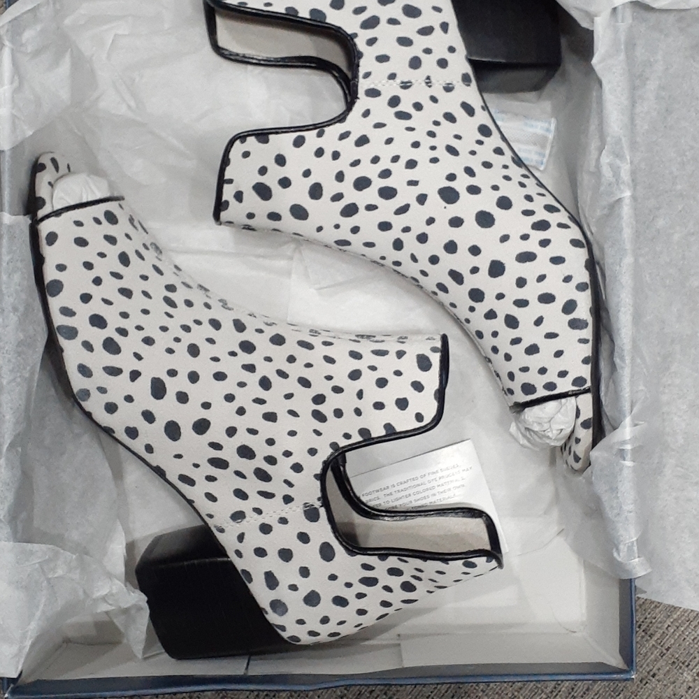 LOGO LORI GOLDSTEIN Gioia ankle boot 6.5 leopard
